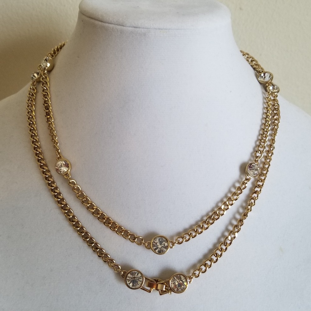 Gold nacklace with round crystal stone, 36" long